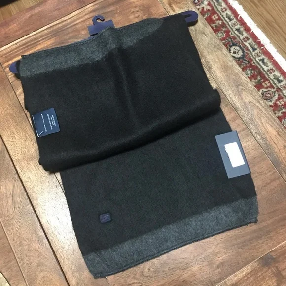 Tommy Hilfiger Men’s Scarf - Picture 3 of 7